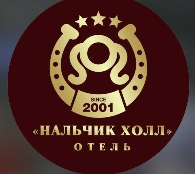 Отель Нальчик Холл — современная гостиница в Нальчике КБР, фасад здания с банкетным залом и парковкой.