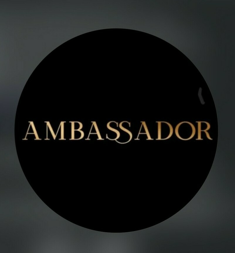 Интерьер: «Роскошный интерьер ресторана Ambassador в Нальчике: классический стиль, премиальная мебель и панорамное остекление». Банкетный зал: «Элегантный зал Ambassador для проведения торжественных приемов, свадеб и деловых форумов». Гастрономия: «Изысканная подача блюд европейской кухни с элементами высокой кулинарии в ресторане Ambassador». Вид из окна: «Панорамный вид на горы и парковую зону Нальчика из главного зала ресторана Ambassador». Барная зона: «Стильный бар ресторана Ambassador с эксклюзивной картой напитков и профессиональным обслуживанием». Сервировка: «Безупречная праздничная сервировка стола с использованием хрусталя и фарфора в ресторане Амбассадор».