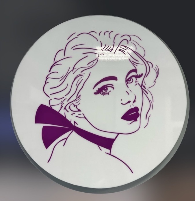 "Главная страница салона красоты «Кудри», Нальчик" "Логотип салона красоты «Кудри», Нальчик"