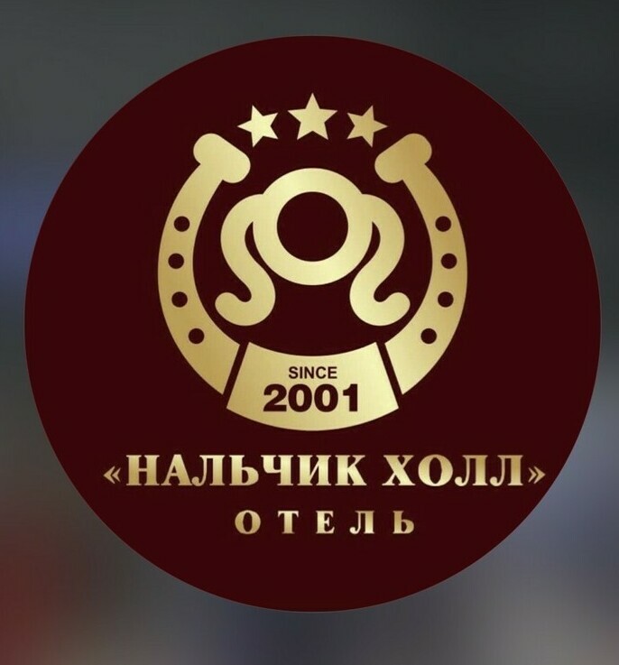 Отель Нальчик Холл — современная гостиница в Нальчике КБР, фасад здания с банкетным залом и парковкой.