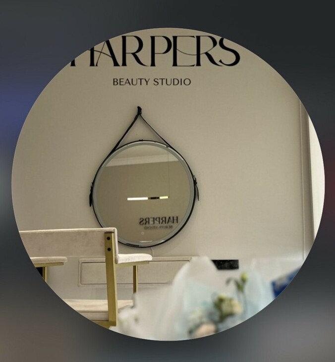  Логотип студии красоты Harpers Studio в Нальчике — современный стиль и профессиональный уход.