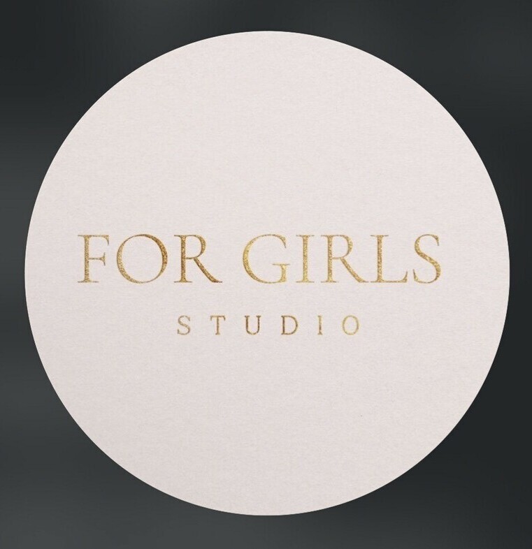 Добро пожаловать в For Girls Studio — ваш уголок красоты и релакса" Интерьер салона красоты For Girls Studio: уютное пространство для ухода за собой"bizkbr.ru