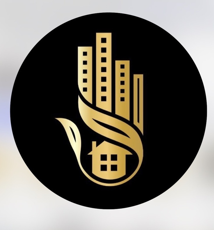  Логотип агентства недвижимости Маклер Нальчик — надежные услуги риелторов в Кабардино-Балкарии, покупка и продажа квартир, эмблема с силуэтом зданий и дома.