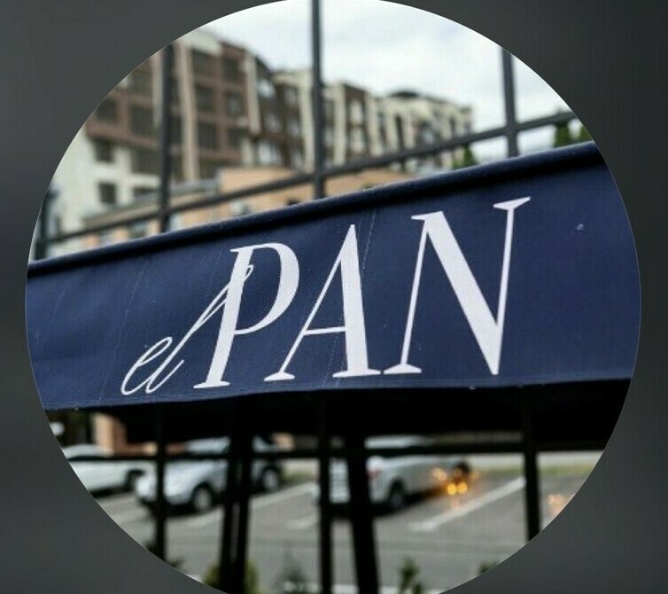 Ресторан El Pan в Нальчике: завтраки, свежая выпечка и крафтовый хлеб Хрустящий ремесленный хлеб на закваске из собственной пекарни El Pan Свежие круассаны и французская выпечка в витрине ресторана El Pan Процесс выпекания крафтового хлеба в пекарне Эль Пан, Нальчик