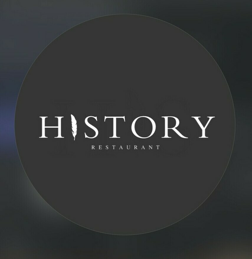 Главная: Ресторан «History» (Хистори) в Нальчике — гастрономия, сервис и эстетика. Меню: Авторское меню ресторана History: изысканные вкусы и уникальная подача. О нас: History в Нальчике — ресторан для особых случаев и деловых встреч. Контакты: Забронировать стол в ресторане History на Тарчокова: адрес и телефон. Интерьер: «Премиальный интерьер ресторана History в Нальчике: дизайнерская мебель, глубокие темные тона и эстетичное освещение». Детали сервировки: «Изысканная сервировка стола в ресторане History с использованием премиального текстиля и брендированной посуды». Гастрономия: «Авторское блюдо от шеф-повара ресторана History: современная интерпретация классической кухни с высокой эстетикой подачи». Винный шкаф: «Обширная винная карта и профессиональное хранение коллекционных вин в ресторане History». Атмосфера вечера: «Уютная вечерняя обстановка в History: мягкий свет и камерная атмосфера для статусных встреч». Панорама: «Вид на живописную парковую зону Долинска из панорамных окон ресторана History».