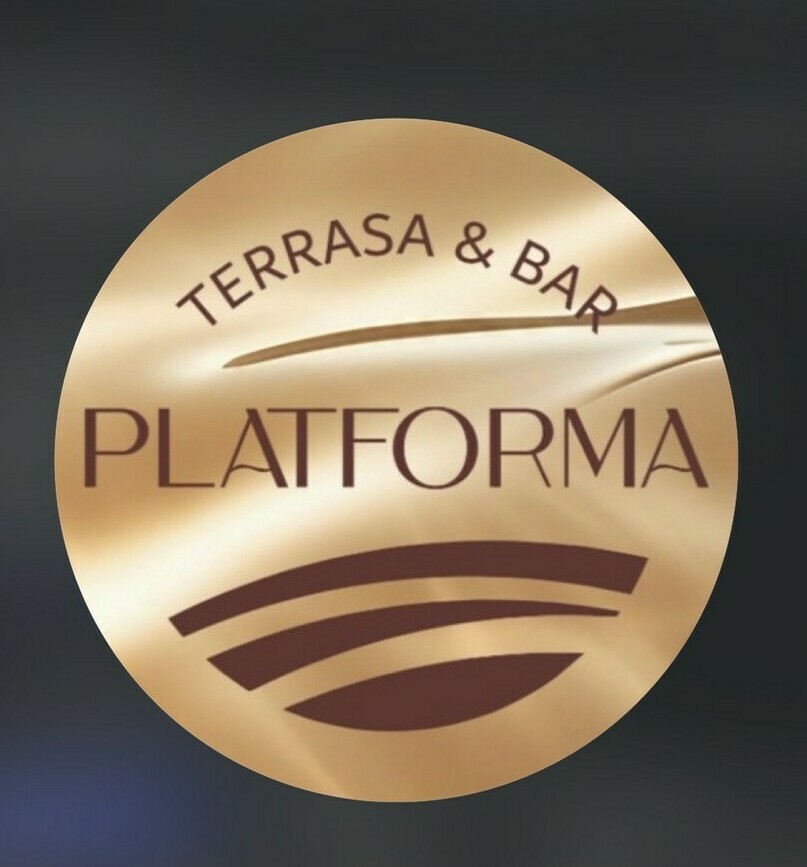 Интерьер: «Стильный интерьер ресторана Platforma в Нальчике: современный лофт, панорамные окна и авторское освещение» Вид: «Вид на город и горы с высоты ресторана Платформа — панорамное остекление в Долинске» Подача блюда: «Изысканная подача блюда в ресторане Platforma: сочетание европейских кулинарных техник и местных продуктов» Бар и коктейли: «Профессиональный бармен готовит авторский коктейль в баре Платформа» Атмосфера: «Вечерняя атмосфера в ресторане Platforma: живая музыка, приглушенный свет и комфортный отдых» Терраса: «Просторная летняя терраса ресторана Платформа с видом на окрестности Нальчика»