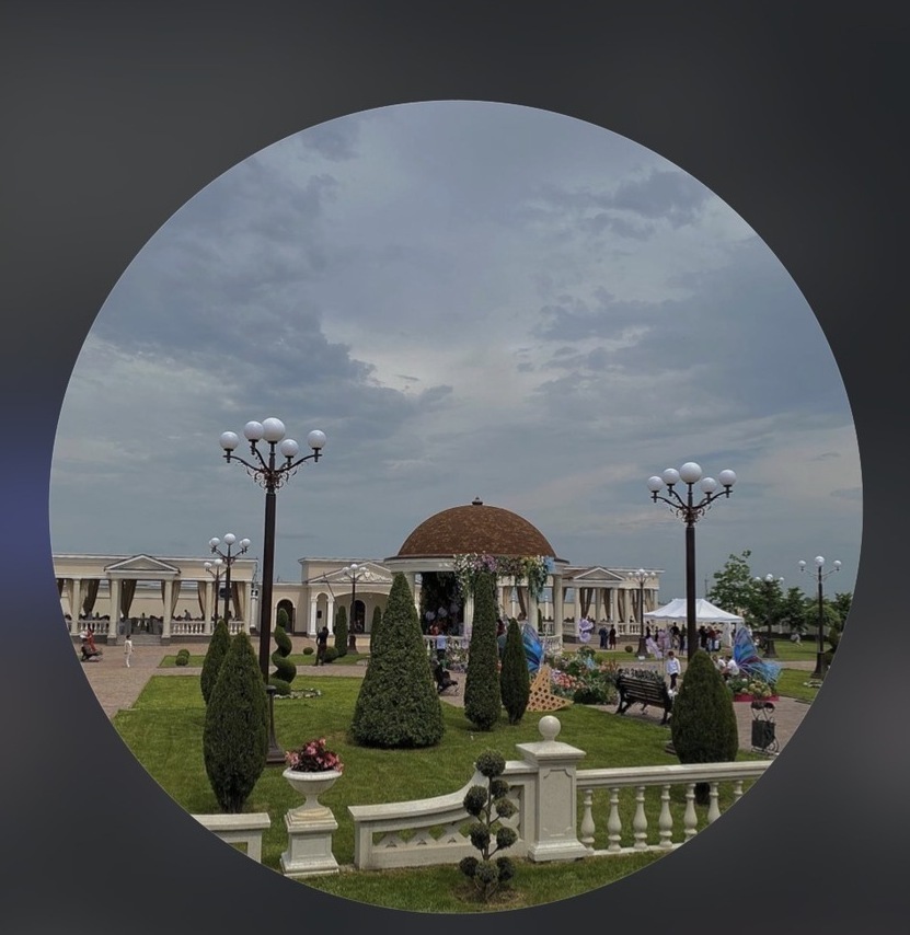 Главная: Ресторан «Березка» в Нальчике — банкетный зал для свадеб и торжеств. Мероприятия: Организация банкетов и свадеб в ресторане «Березка» на трассе Кавказ. Меню: Меню ресторана «Березка»: кавказская кухня и праздничные сеты. Галерея: Фотогалерея мероприятий и интерьеров ресторанного комплекса «Березка». Контакты: Адрес и телефон ресторана «Березка» — как добраться из Нальчика. Фасад: «Вечерний вид на ресторанный комплекс Березка с праздничной иллюминацией на трассе Кавказ». Банкетный зал: «Светлый и просторный банкетный зал ресторана Березка с торжественной сервировкой и классическим декором». Летняя терраса: «Уютная летняя терраса ресторана Березка с видом на зеленую территорию для отдыха гостей». Свадебное оформление: «Пример декора свадебного зала в ресторане Березка: цветочные композиции и изысканная драпировка тканей». Национальные блюда: «Традиционные кавказские блюда и праздничная нарезка в меню ресторанного комплекса Березка».