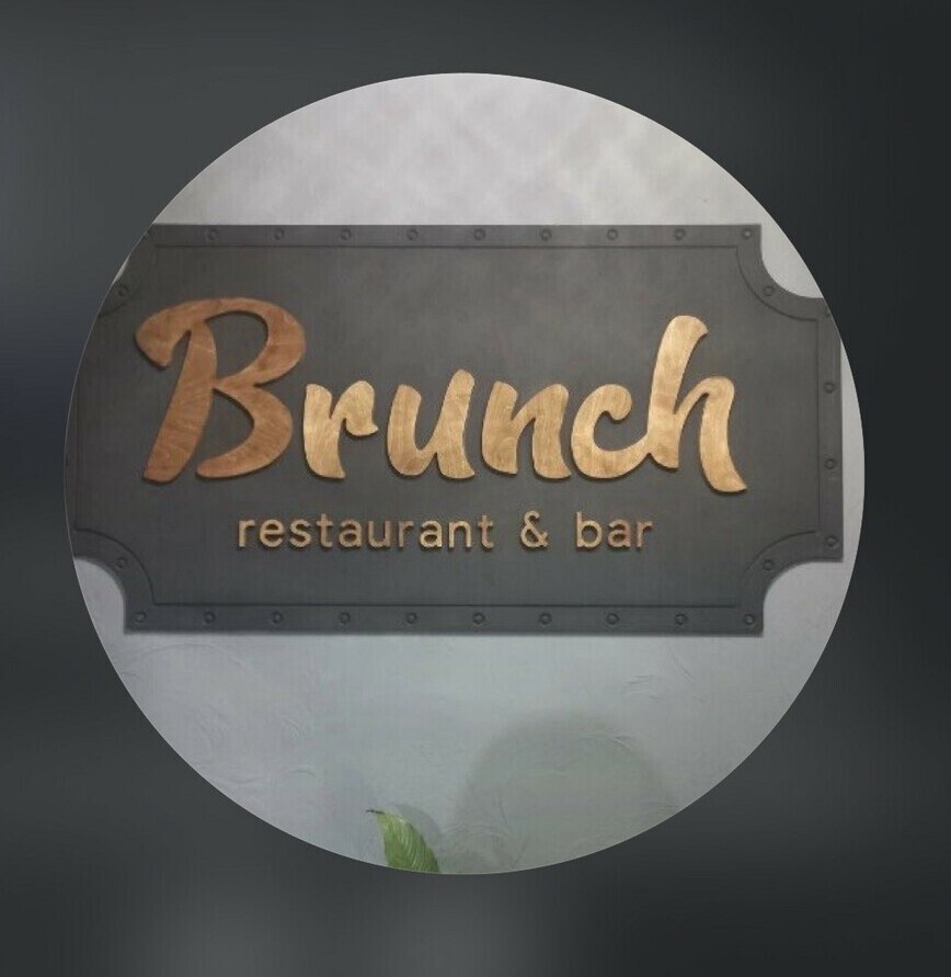 Ресторан Brunch в Нальчике на Тарчокова: авторское меню и уютная атмосфера Классический завтрак с яйцом пашот и авокадо в ресторане Brunch, Нальчик Фирменные сырники с ягодами и соусом в меню кафе Бранч на Тарчокова Пышные панкейки с сиропом — эстетика утреннего меню в ресторане Brunch