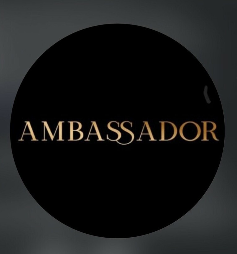 Интерьер: «Роскошный интерьер ресторана Ambassador в Нальчике: классический стиль, премиальная мебель и панорамное остекление». Банкетный зал: «Элегантный зал Ambassador для проведения торжественных приемов, свадеб и деловых форумов». Гастрономия: «Изысканная подача блюд европейской кухни с элементами высокой кулинарии в ресторане Ambassador». Вид из окна: «Панорамный вид на горы и парковую зону Нальчика из главного зала ресторана Ambassador». Барная зона: «Стильный бар ресторана Ambassador с эксклюзивной картой напитков и профессиональным обслуживанием». Сервировка: «Безупречная праздничная сервировка стола с использованием хрусталя и фарфора в ресторане Амбассадор».