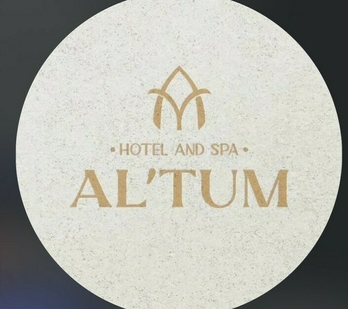Логотип отеля Al'Tum Hotel & Spa Нальчик — современный фасад и бассейн премиальной гостиницы в курортном районе Долинск (КБР).