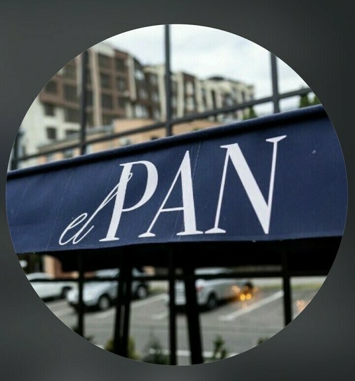 Хрустящий ремесленный хлеб на закваске из собственной пекарни El Pan Свежие круассаны и французская выпечка в витрине ресторана El Pan Процесс выпекания крафтового хлеба в пекарне Эль Пан, Нальчик